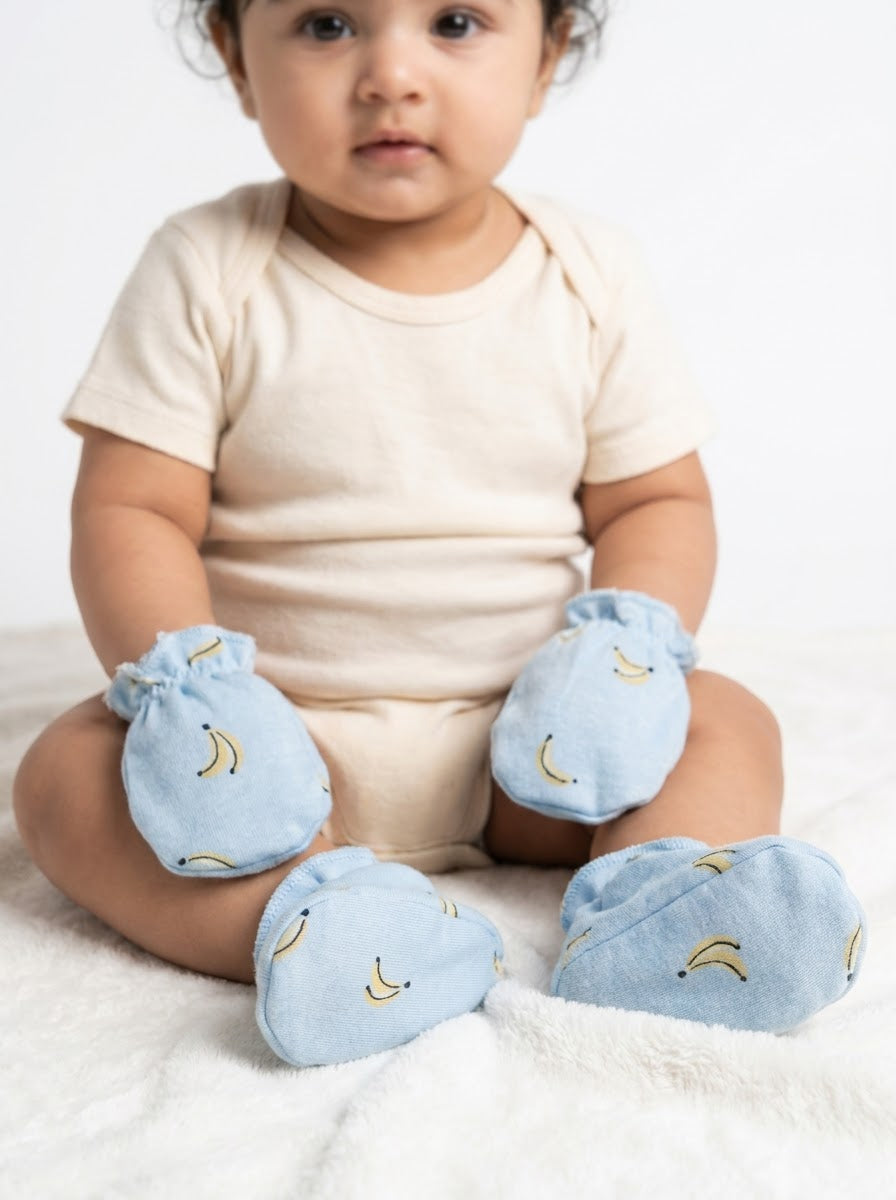 Infant Mitten & Bootie set ( Pack of 4)