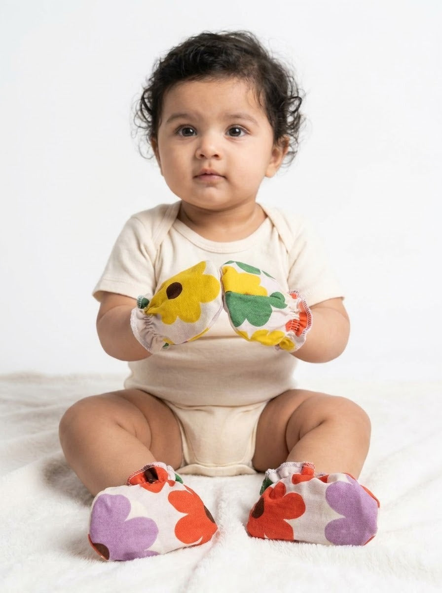 Infant Mitten & Bootie set ( Pack of 4)