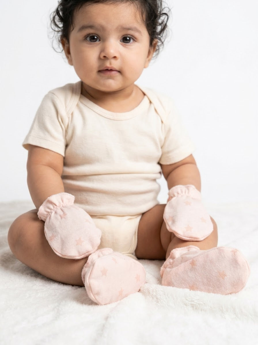 Infant Mitten & Bootie set ( Pack of 4)