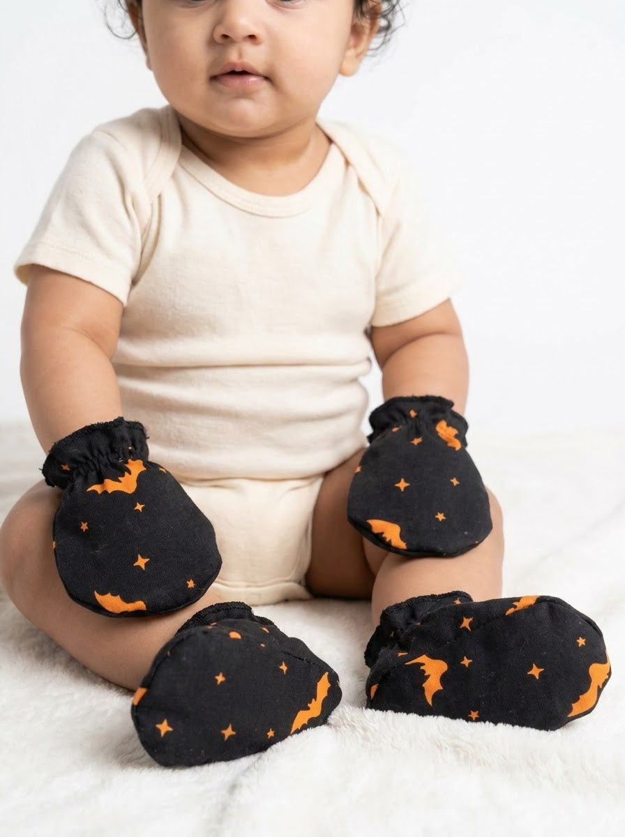 Infant Mitten & Bootie set ( Pack of 4)